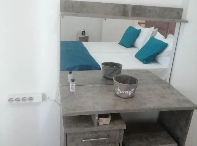 Elia's Maisonette